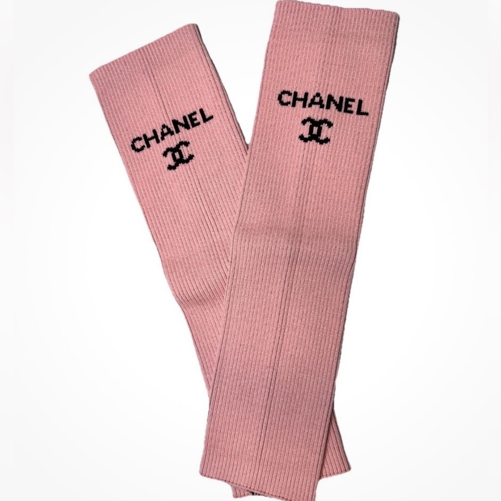 NEW CHANEL 24C Pink Leg Warmers🌸Black embroidered CHANEL logo. FULL SET
